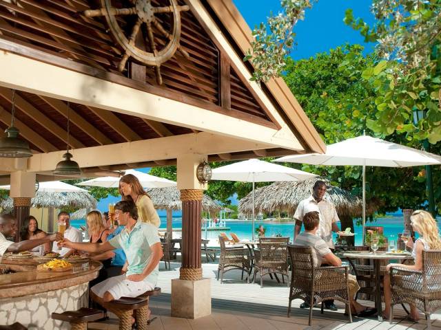 The Mariner Seaside Bar & Grill.